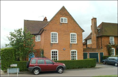 113 Willifield Way